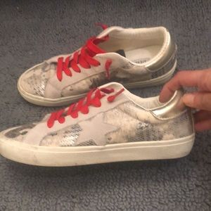 Steve Madden star tennis shoes / size 8.5
